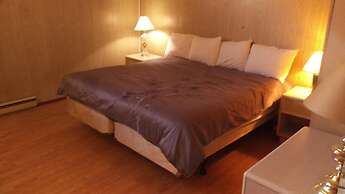 Bay Lake Inn (Frontiersman Motel)