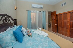 Coral Sands #6 2 Bedroom Condo by RedAwning