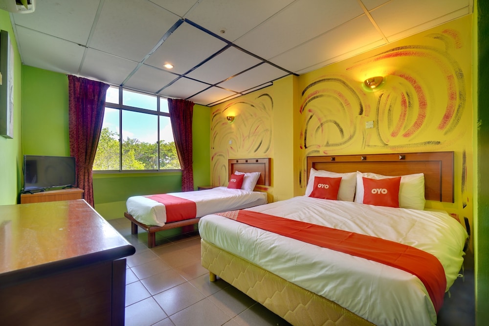 OYO 90929 DJ Hotel