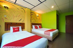 OYO 90929 DJ Hotel