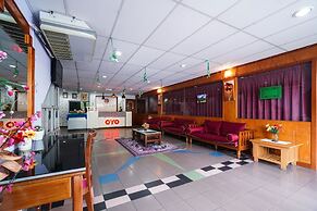 OYO 90929 DJ Hotel