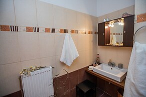 Elisso Apartment