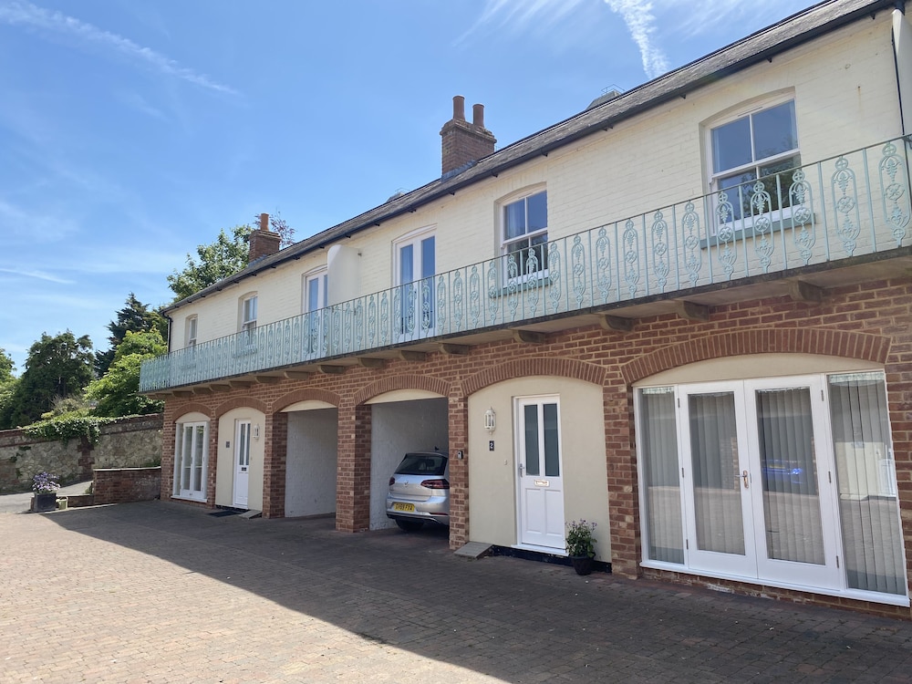 Silverdale Mews