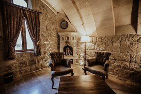 Kismet Cave Mansion