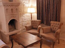 Kismet Cave Mansion