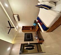 Hotel Runway Inn
