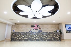 Hotel 7 Suria