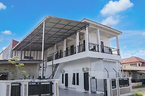 OYO 1185 Sachila Residence Syariah