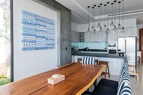 Villa Omari Luxury Seaview Pool & Game Room