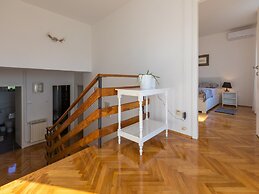 House Barbara