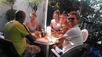 Orlando West Guest House - Hostel