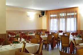 Coste Del Lago