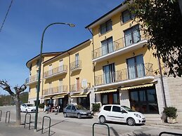 Coste Del Lago