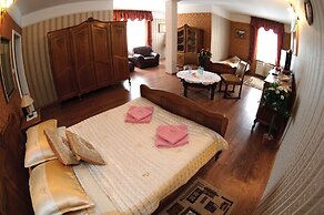 Hotel & Spa Antyczny Dwór