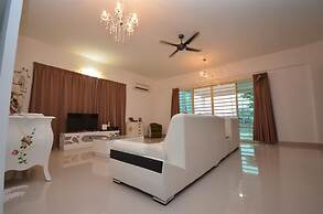 Felicia Home