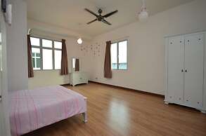 Felicia Home