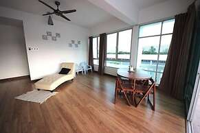 Felicia Home