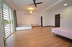 Felicia Home