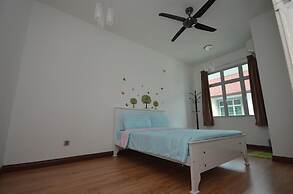 Felicia Home