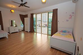 Felicia Home