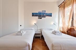 Vanchiglietta Colourful Apartment