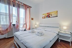 Vanchiglietta Colourful Apartment