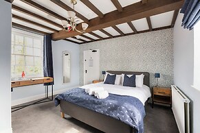 OYO Blenheim House