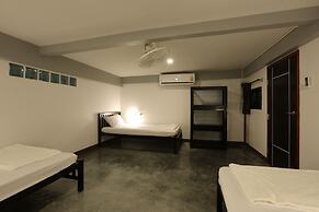 Balcony Party Hostel Beachfront - Adults Only