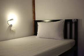 Balcony Party Hostel Beachfront - Adults Only