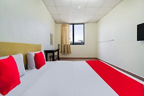 OYO 89461 CP Hotel