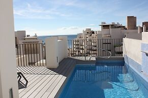 Penthouse With Private Pool Near Beach