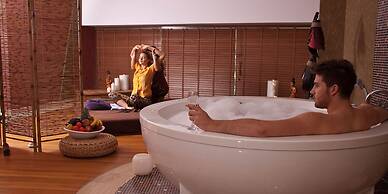 Noah's Ark Deluxe Hotel & Spa