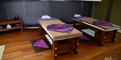 Noah's Ark Deluxe Hotel & Spa