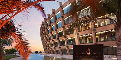 Noah's Ark Deluxe Hotel & Spa