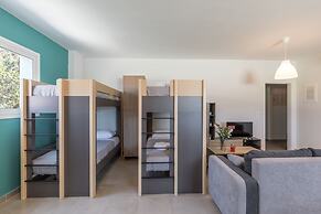 Local Hostel & Suites