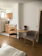 City Hotel-Garni