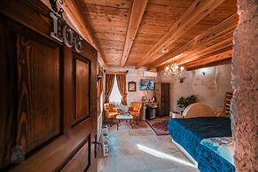 Zeus Cave Suites