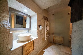 Zeus Cave Suites