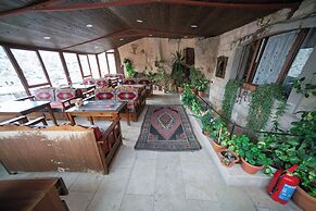 Zeus Cave Suites