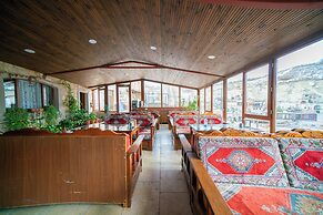 Zeus Cave Suites