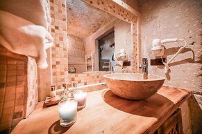Zeus Cave Suites