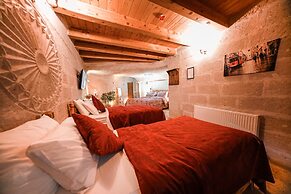 Zeus Cave Suites