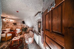 Zeus Cave Suites