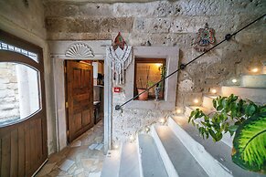 Zeus Cave Suites