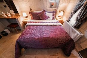 Zeus Cave Suites