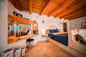 Zeus Cave Suites