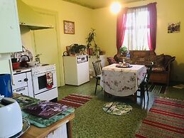 2-bed Apartment Overlooking the River