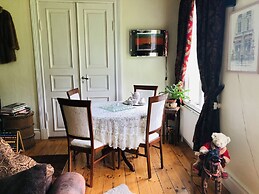 2-bed Apartment Overlooking the River