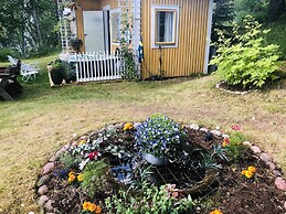 Apple Tree Cabin With River Views