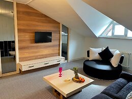 Otel 374